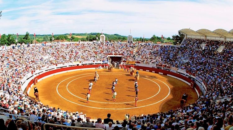 TOROS EN VIC - L’affiche signée par le couturier Christian Lacroix